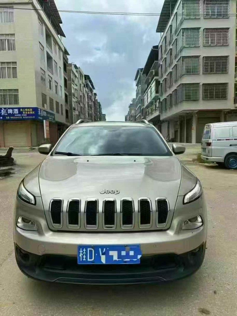 桂林16年Jeep自由光1