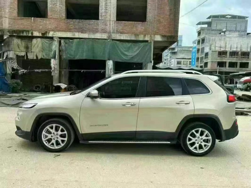 桂林16年Jeep自由光3