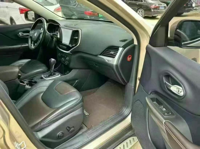 桂林16年Jeep自由光4