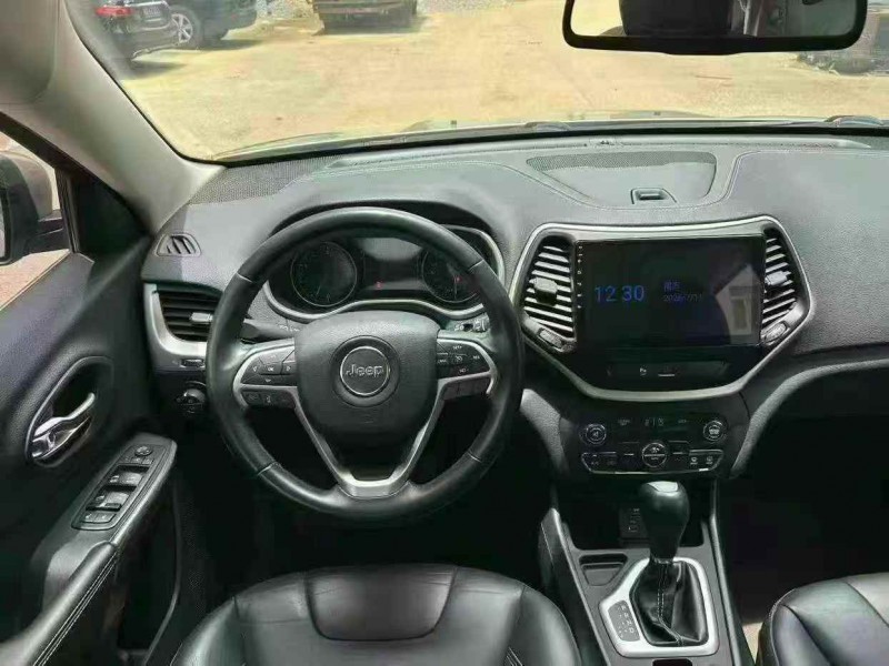 桂林16年Jeep自由光5