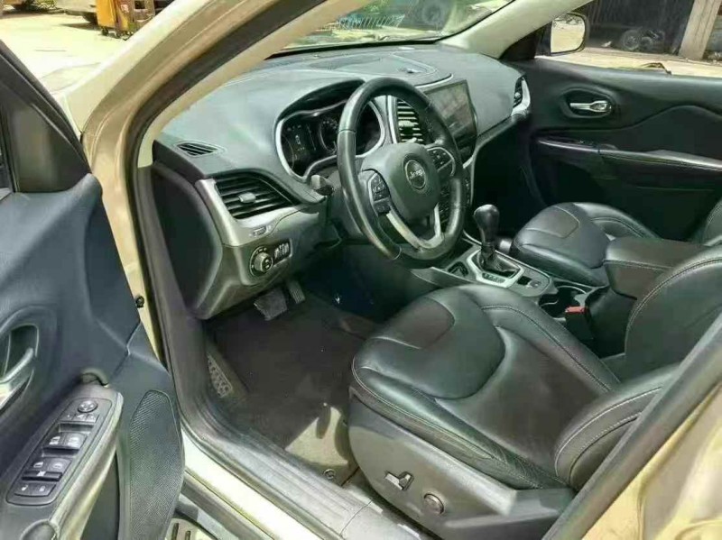 桂林16年Jeep自由光6