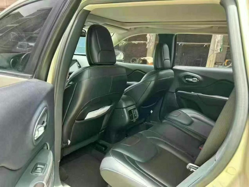 桂林16年Jeep自由光7