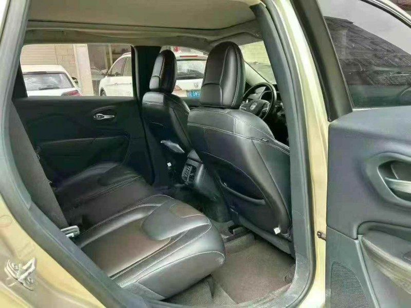 桂林16年Jeep自由光8