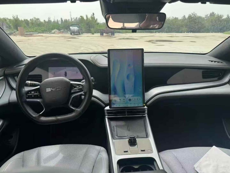 济宁24年比亚迪海豹4