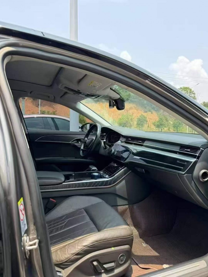 张家界20年奥迪A8L4