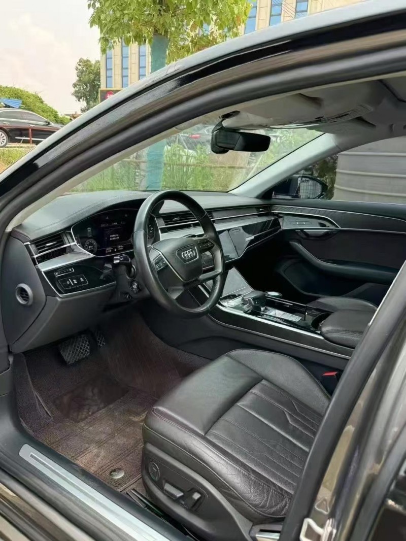 张家界20年奥迪A8L6