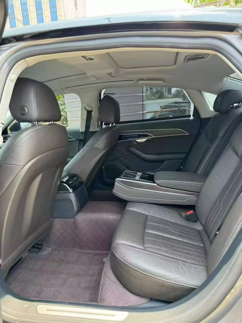 张家界20年奥迪A8L7