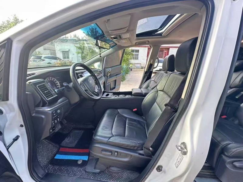 徐州17年本田艾力绅8