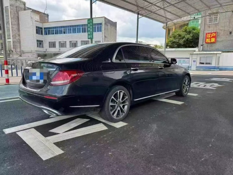 北海19年奔驰E8