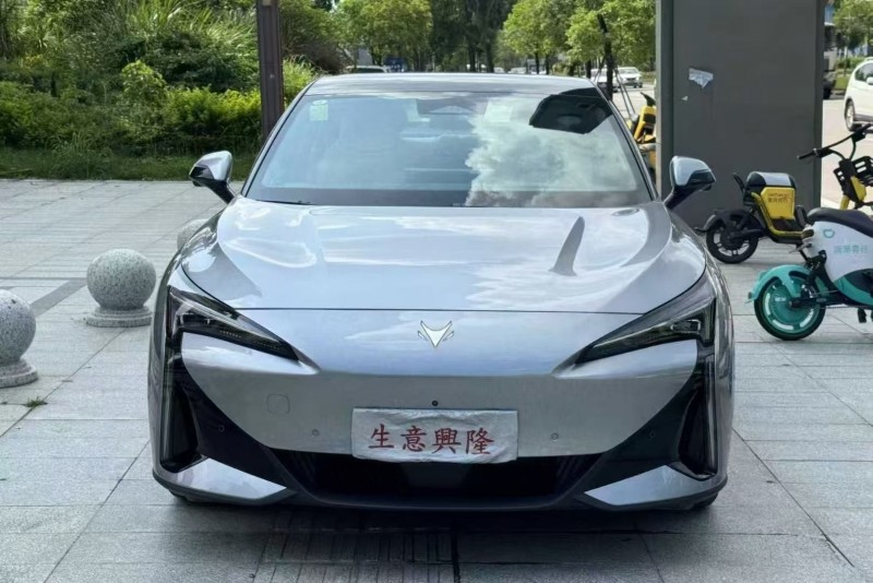 深圳25年极狐汽车阿尔法1