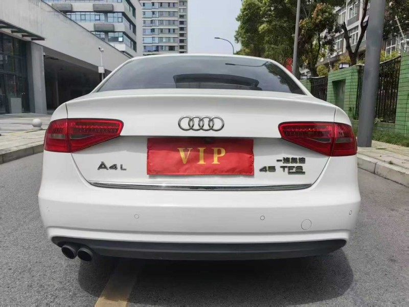 成都14年奥迪A4L8
