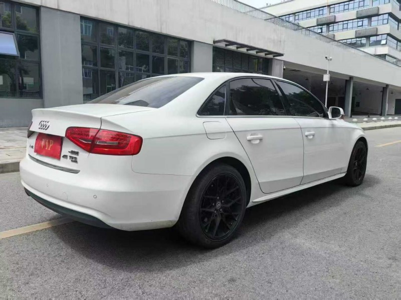 成都14年奥迪A4L9