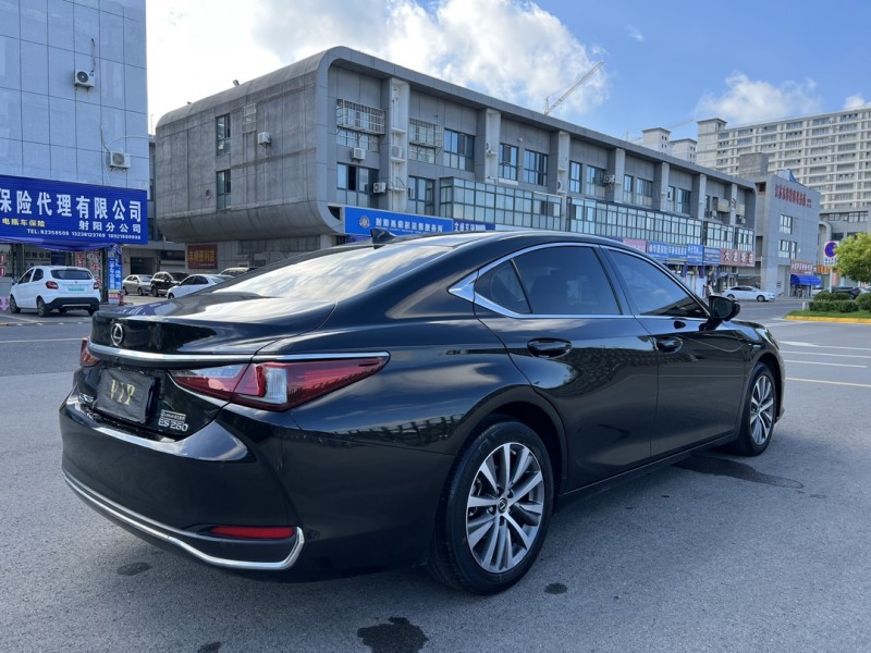 盐城20年雷克萨斯ES9