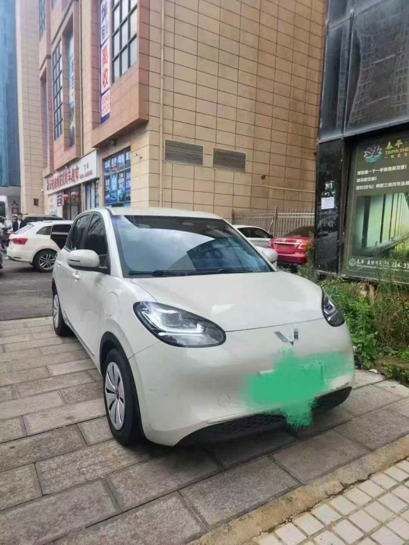 成都23年五菱汽車繽果1