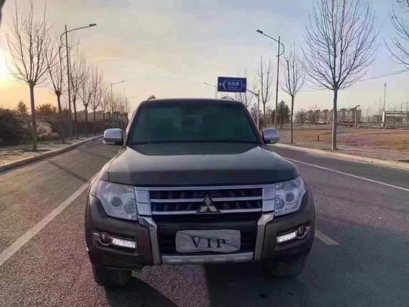 鄭州16年三菱帕杰羅1