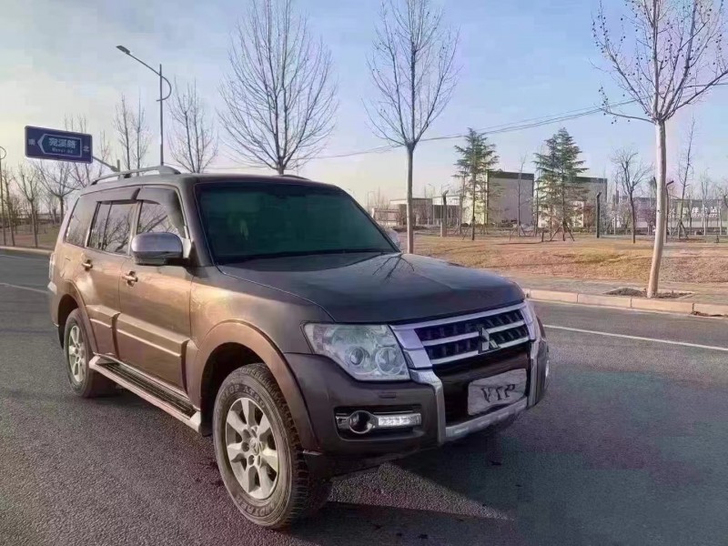 鄭州16年三菱帕杰羅2
