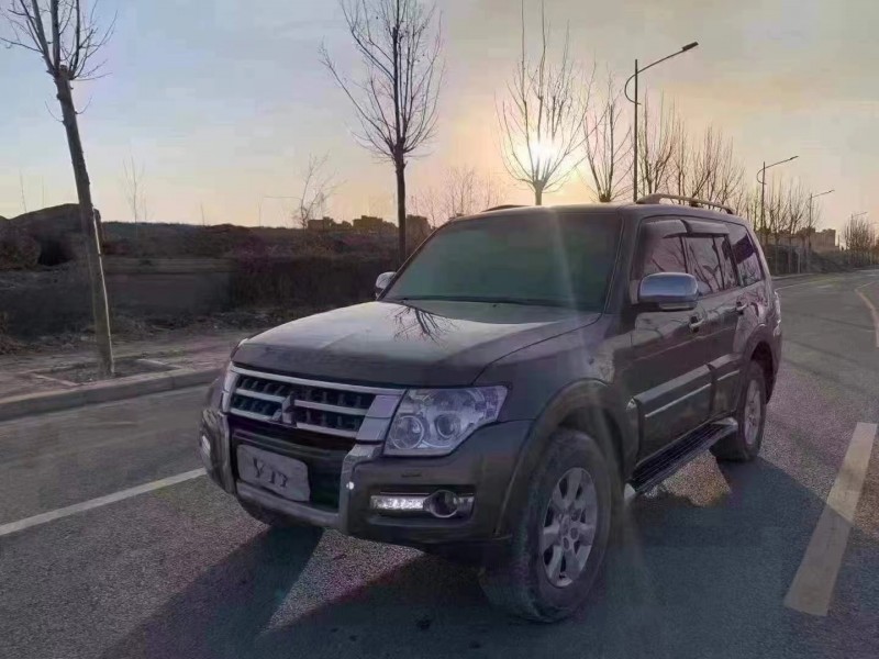 鄭州16年三菱帕杰羅3