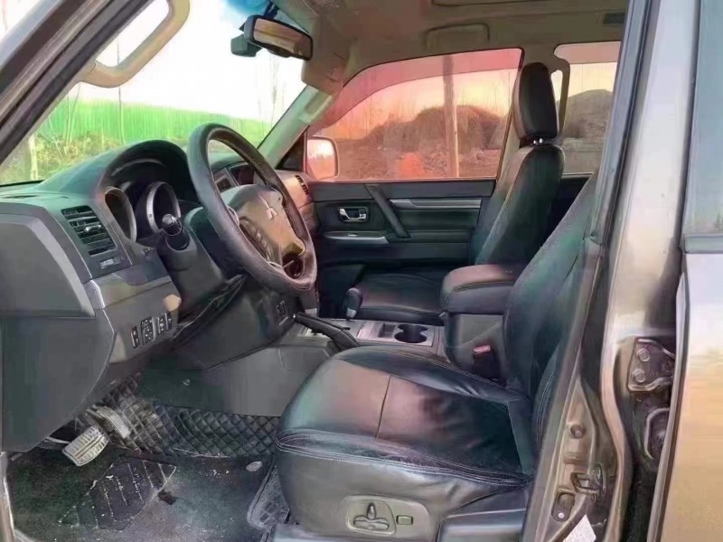 鄭州16年三菱帕杰羅4