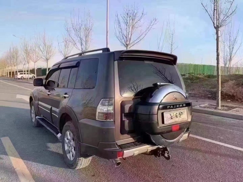 鄭州16年三菱帕杰羅7