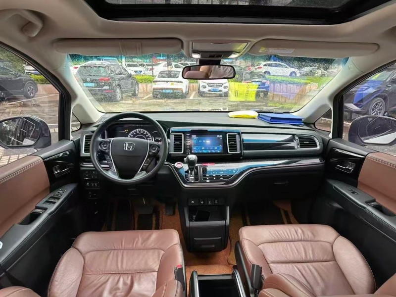 东莞20年本田艾力绅8