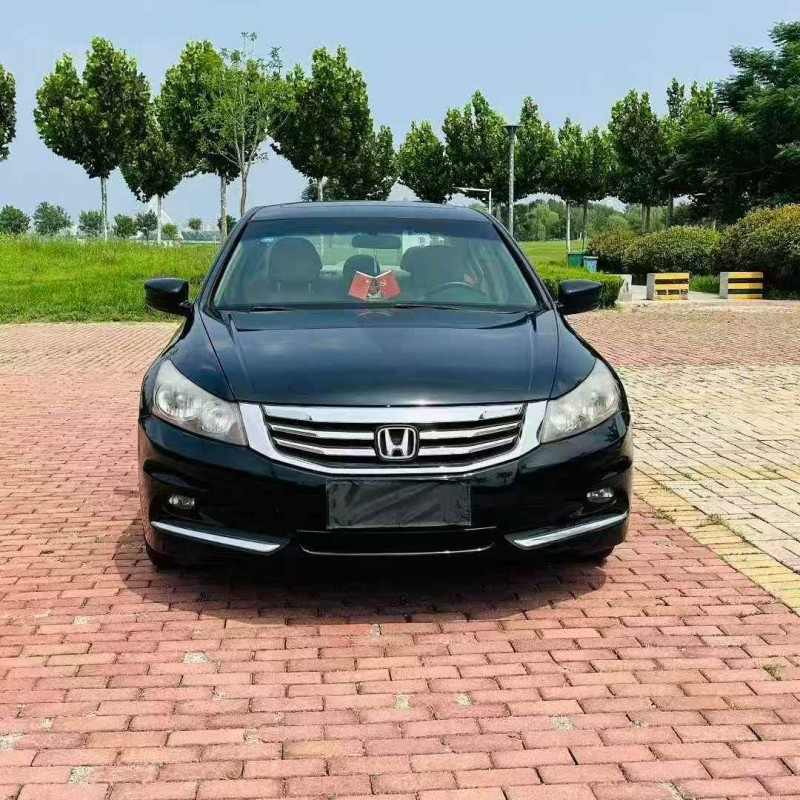 青岛13年本田雅阁1