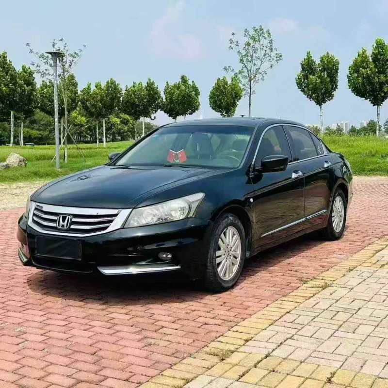 青岛13年本田雅阁2