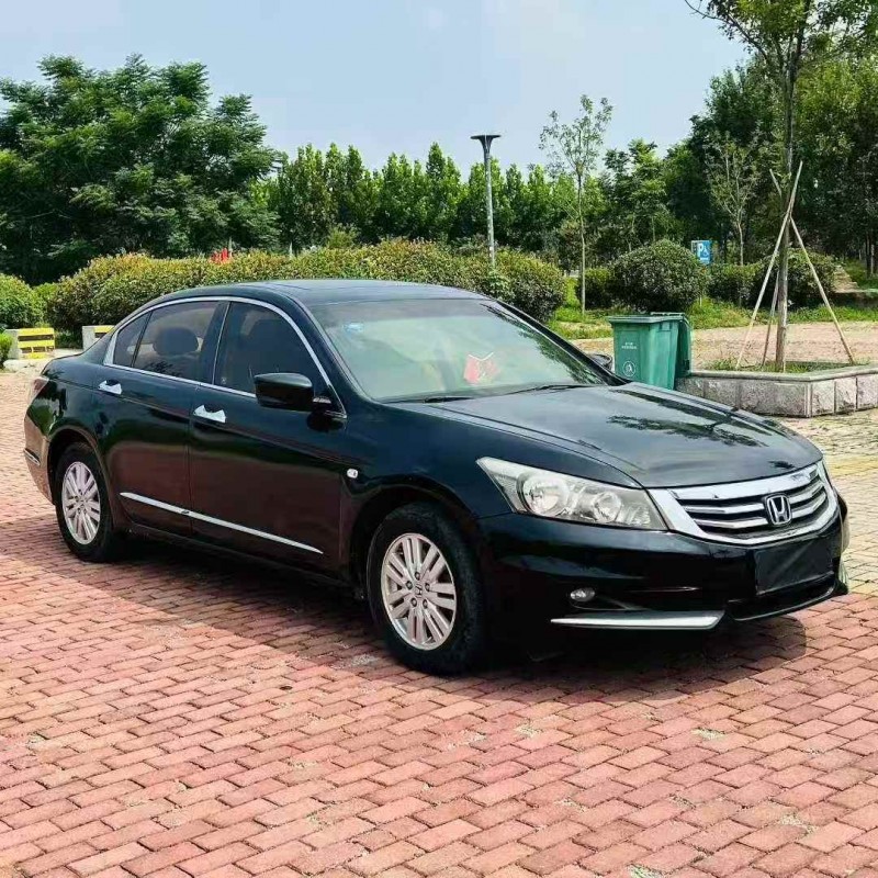 青岛13年本田雅阁3