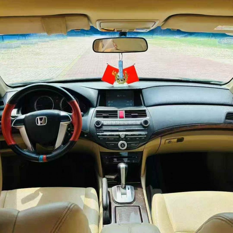 青岛13年本田雅阁5