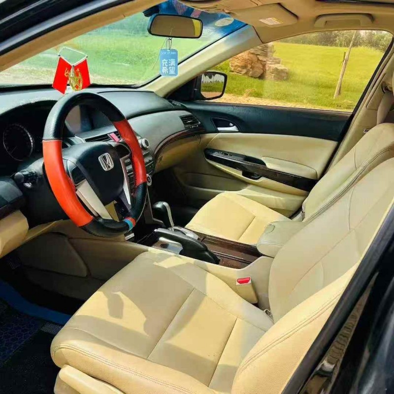 青岛13年本田雅阁6