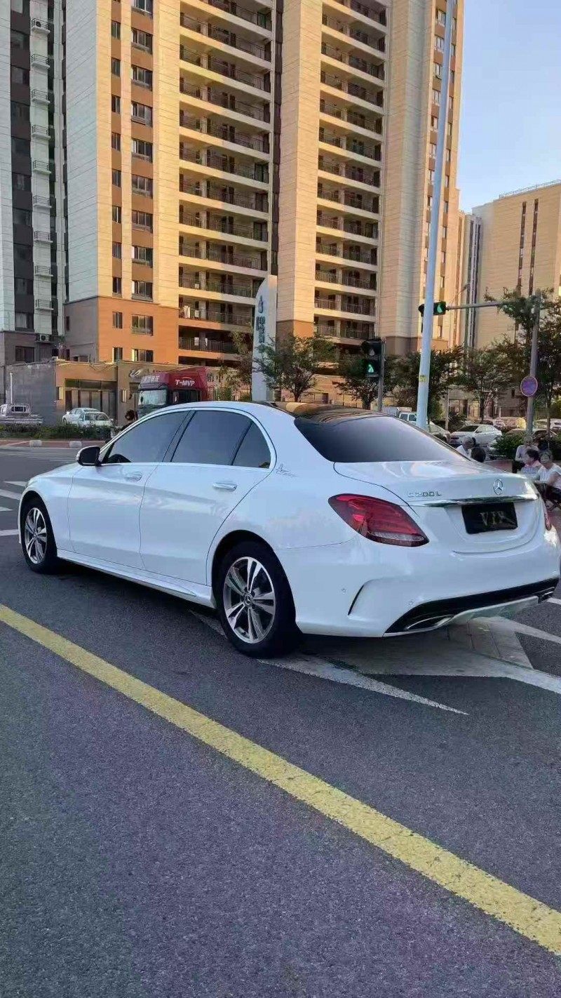 青岛17年奔驰C8