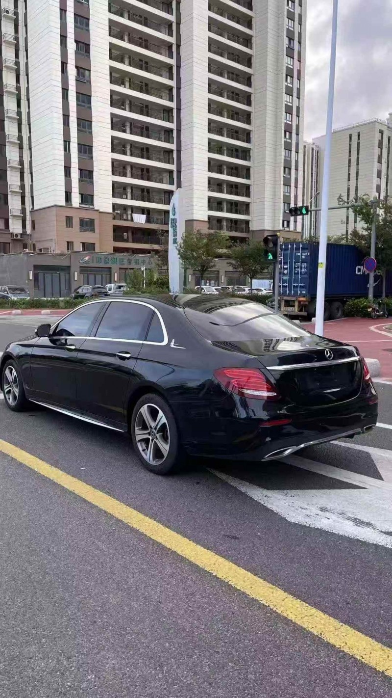青岛18年奔驰E8