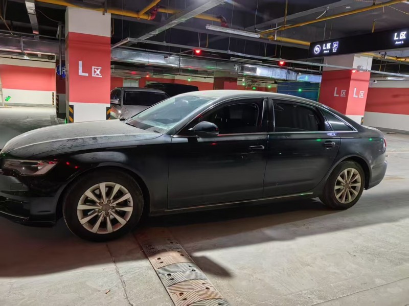 昆明17年奥迪A6L8