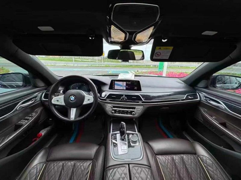 南京22年宝马7系4