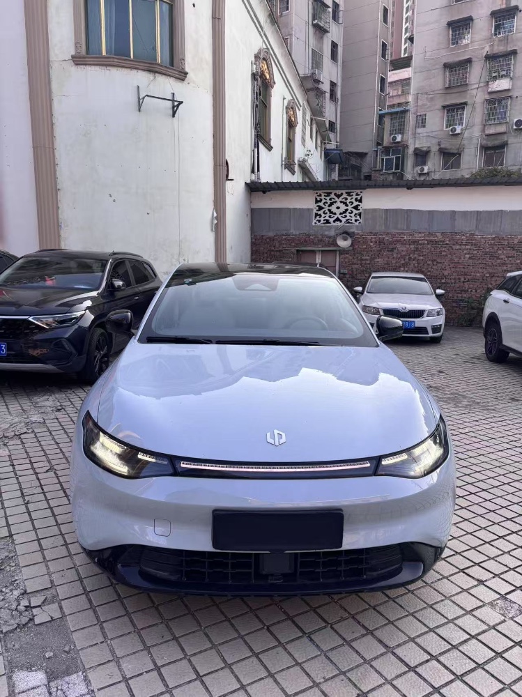 婁底24年零跑汽車C011