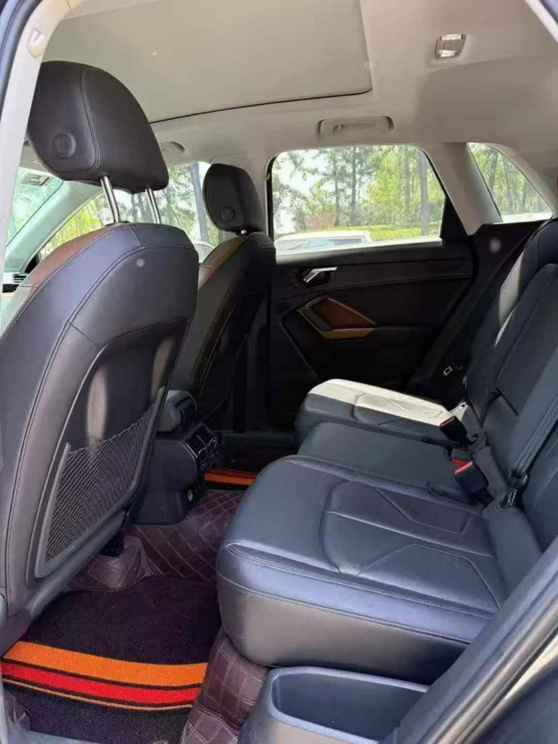 青岛23年奥迪Q36