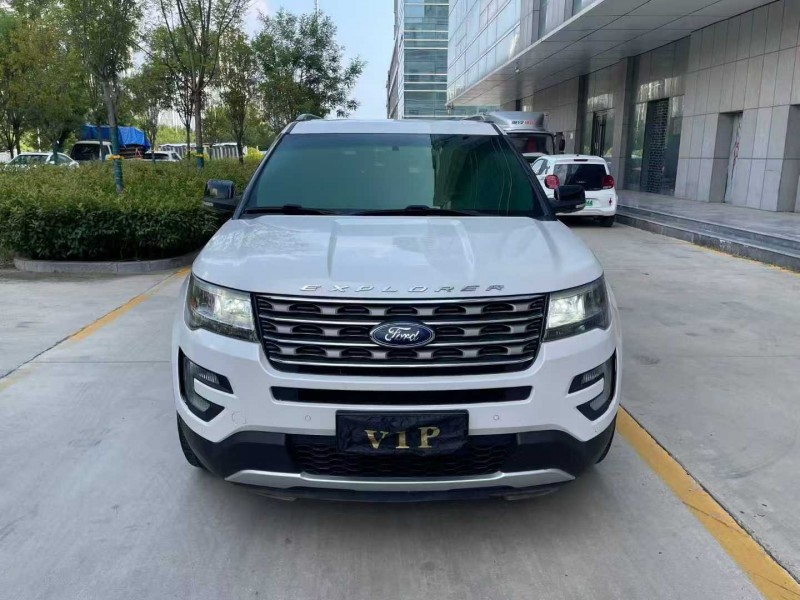 青岛17年福特探险者1