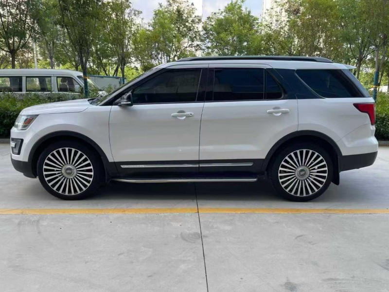 青岛17年福特探险者8