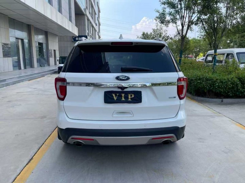 青岛17年福特探险者9