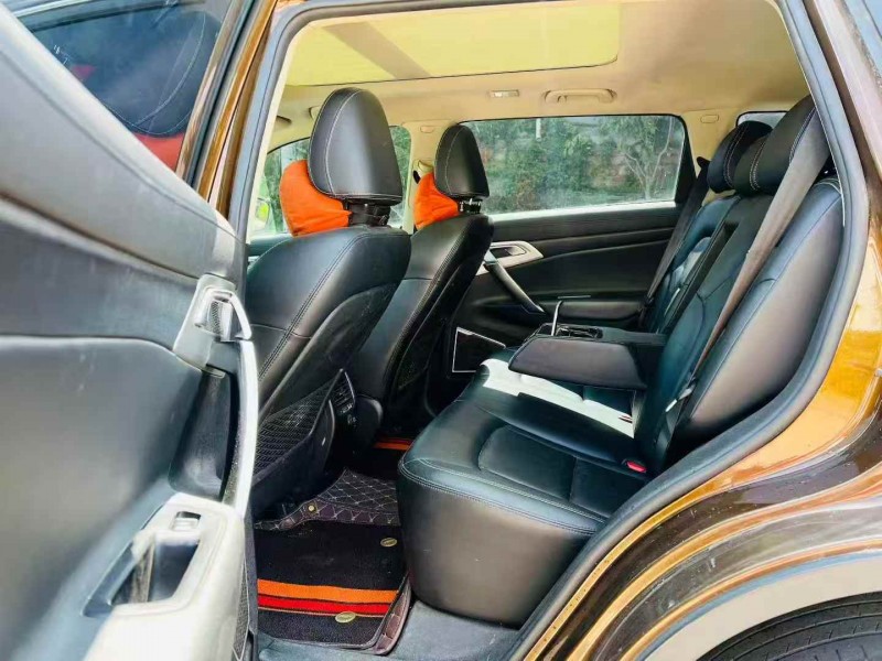 淄博17年吉利博越7