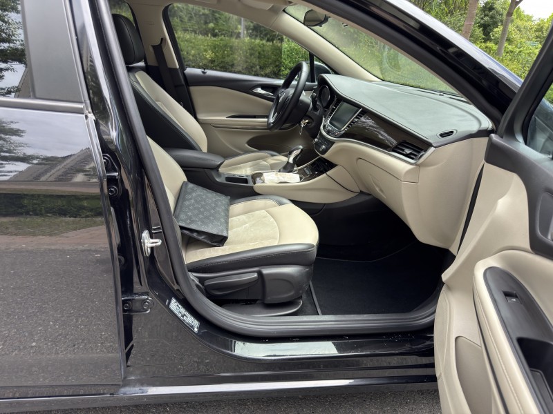 盐城18年别克威朗9