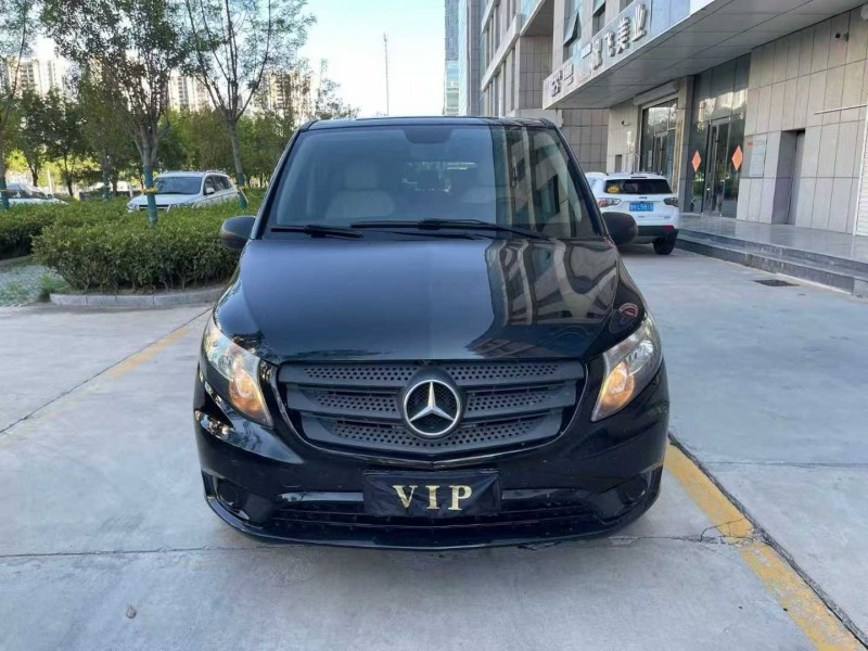 青岛18年奔驰威霆1