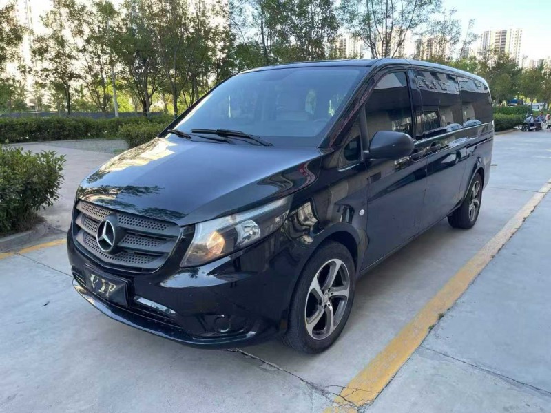 青岛18年奔驰威霆2