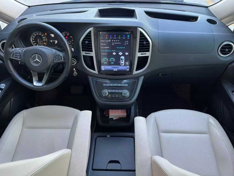 青岛18年奔驰威霆4