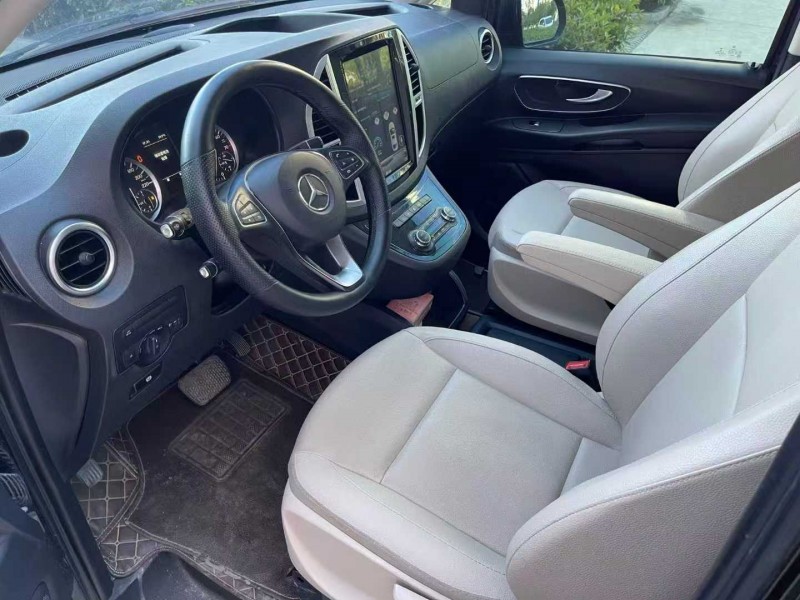 青岛18年奔驰威霆5