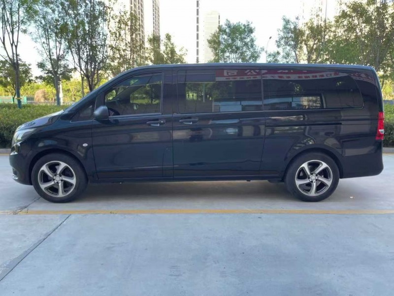 青岛18年奔驰威霆8