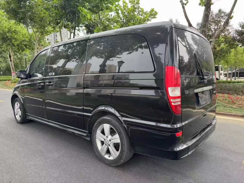 枣庄17年奔驰唯雅诺8