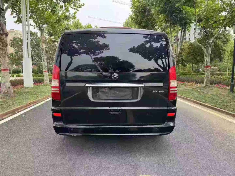 枣庄17年奔驰唯雅诺9