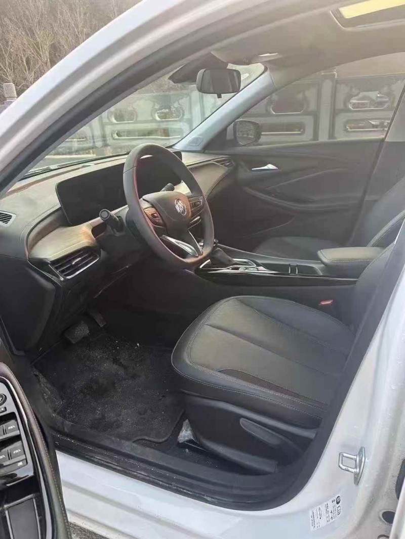 青岛23年别克威朗5