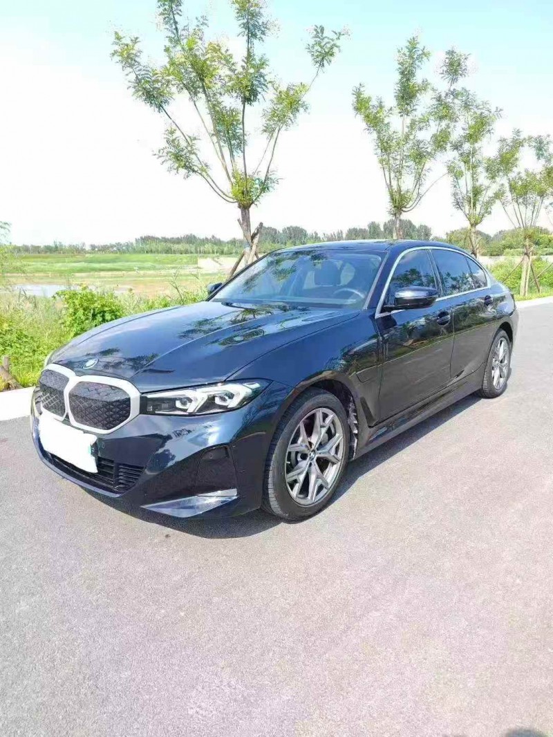 青岛25年宝马i32