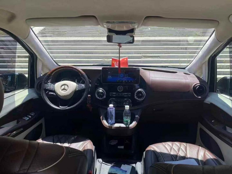 青岛17年奔驰威霆4